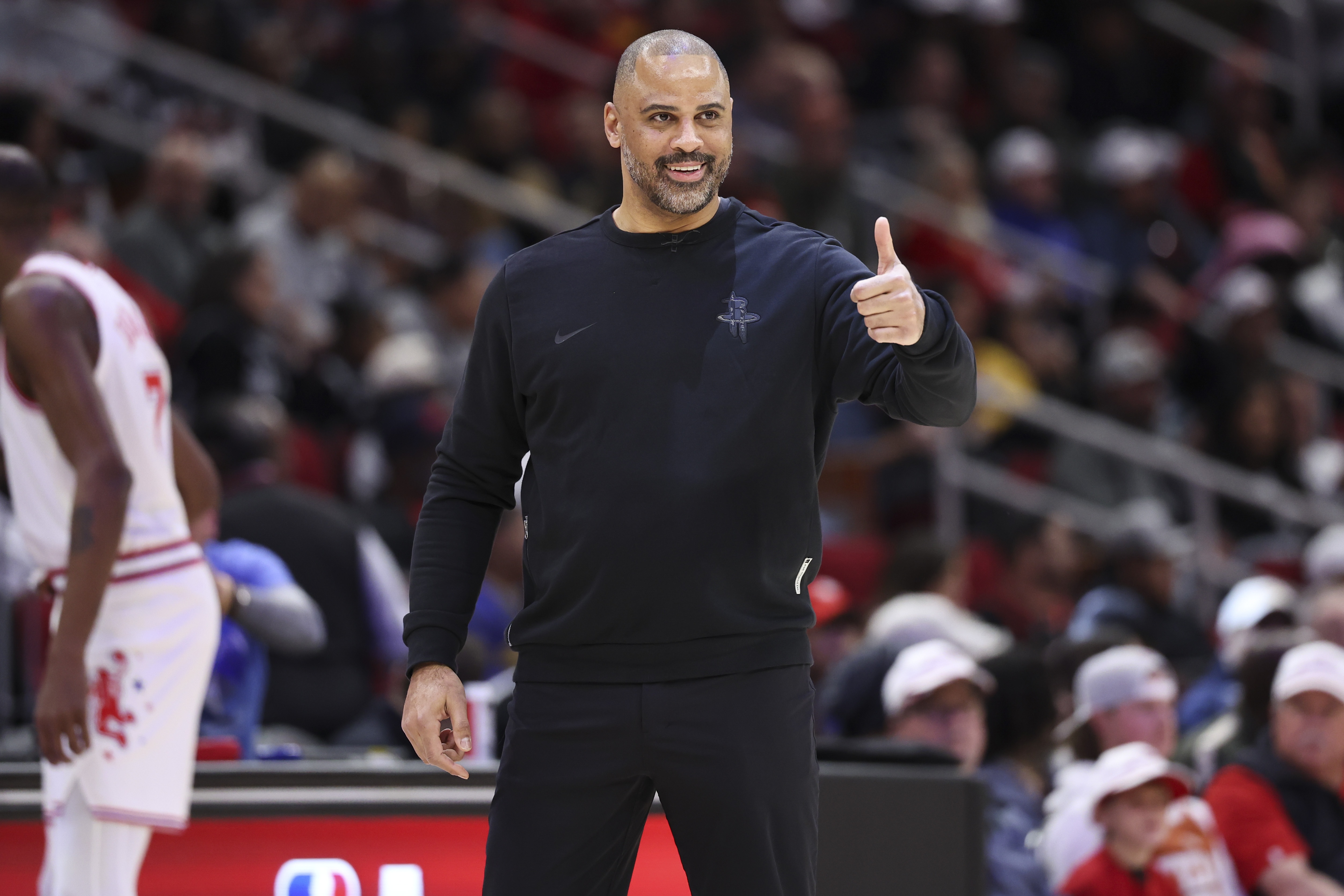 半岛体育注册网址-19个失误人麻了!火箭没控卫&空间拥挤 失误多看似偶然实则必然?